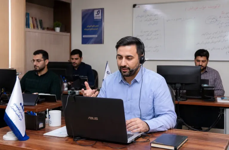 آموزشگاه در حال استفاده از سامانه آموزش مجازی